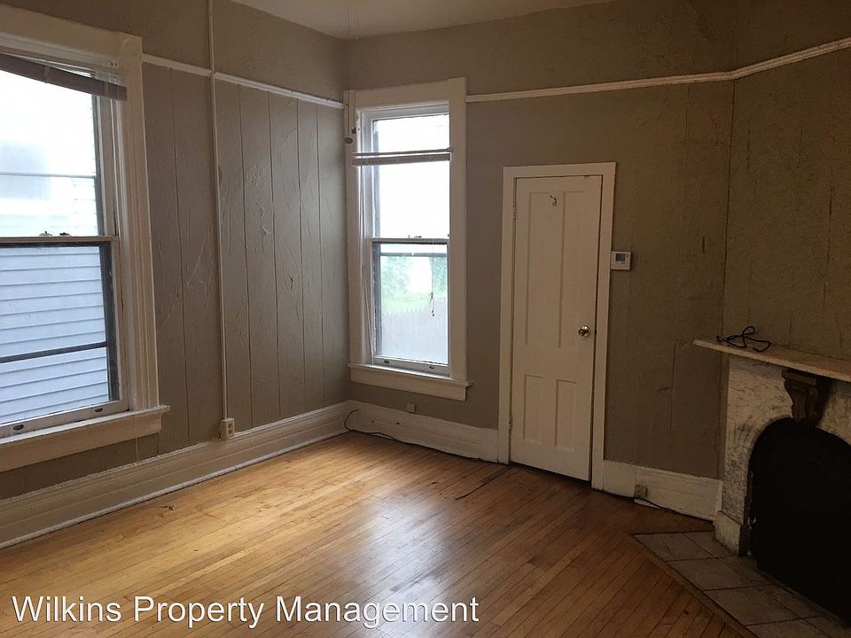 1st image of 1518 N Van Buren St #101