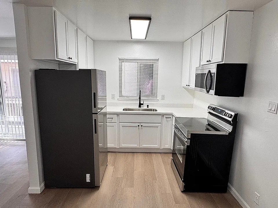 1715 Central Apartments