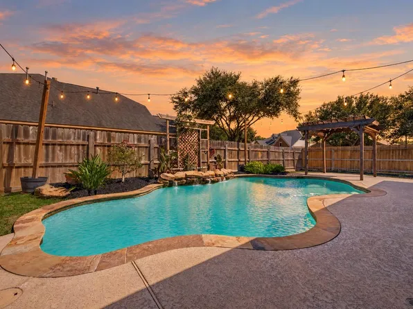 2202 Crescent Water, Rosenberg, TX 77471