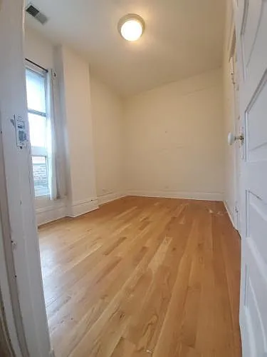 717 W Roscoe St #3 — Photo 10