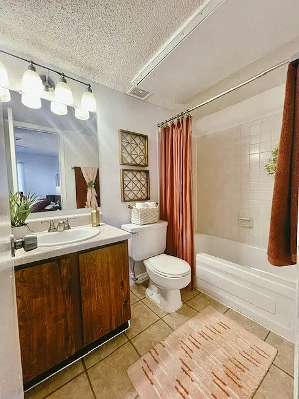 Double Tree Apts. — Photo 2