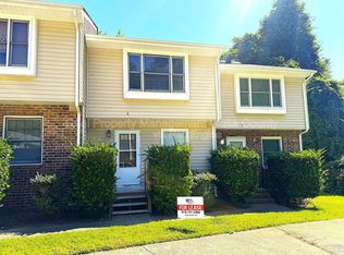 875 Martin Luther King Jr Blvd APT 6, Chapel Hill, NC 27514