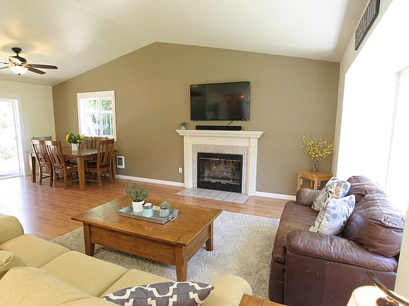 4th image of 12221 Bryant St SE