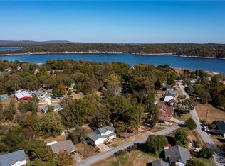 8288 Elm Ln, Rogers, AR 72756
