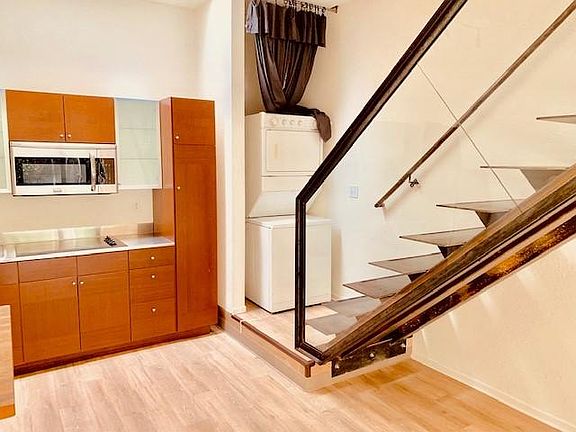 4th image of 2604 B St APT 4