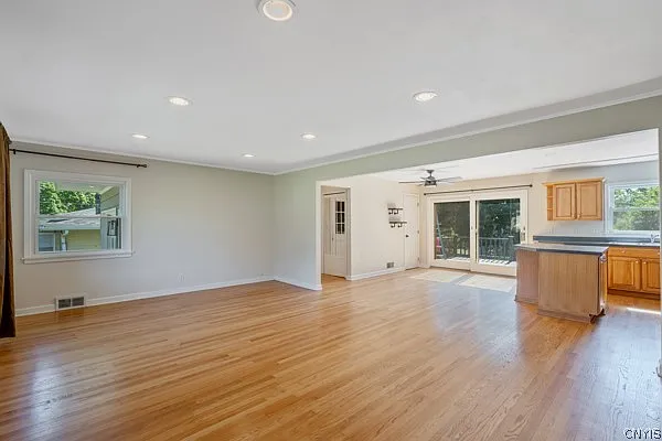 3 bed, 1.0 bath, 1356 sqft, $2,600 — Photo 4