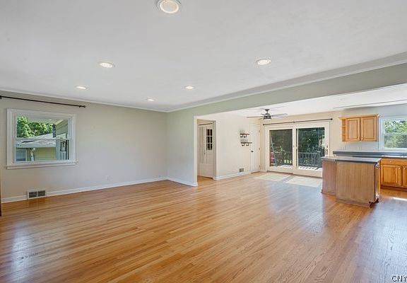 4th image of 25 Franklin Ave
