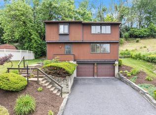 3 Crosswinds Dr, Pittsburgh, PA 15220