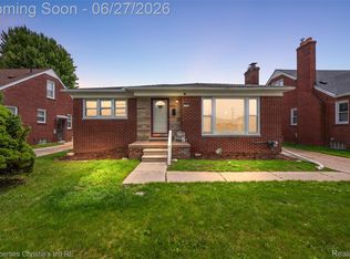 15654 Juliana Ave, Eastpointe, MI 48021