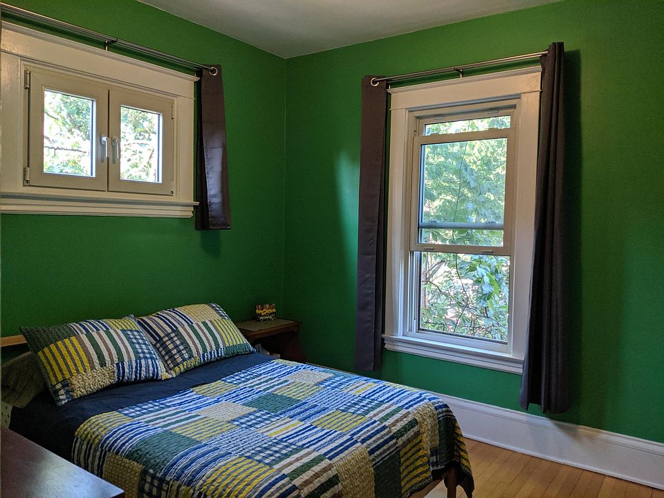 Green Room - very quiet bedroom overlooking natural back yard.