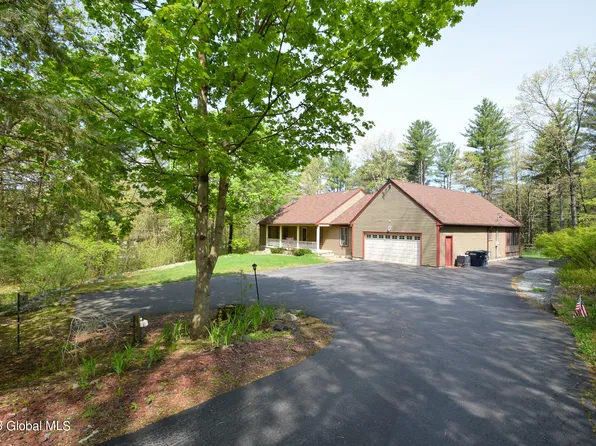 16 Fox Farm Road, Queensbury, NY 12804