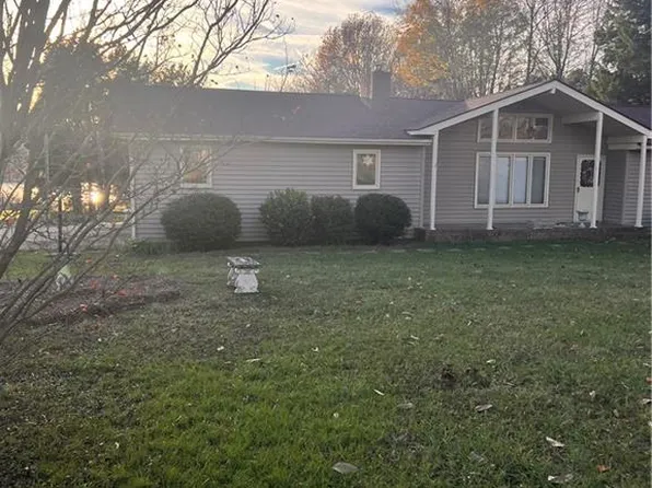 708 Lakeview Dr, Thomasville, NC 27360