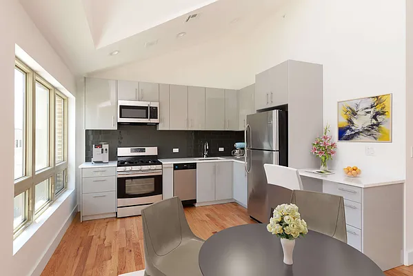 Rented by ALG NY Management, LLC. | media 10