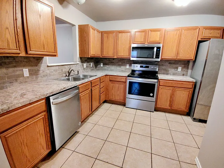 526 N Dover Ave — Photo 5