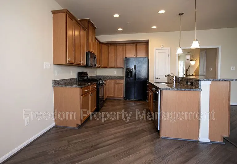 7408 Brunson Cir — Photo 18