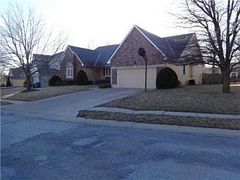 2nd image of 2301 NE Myrtle Ct