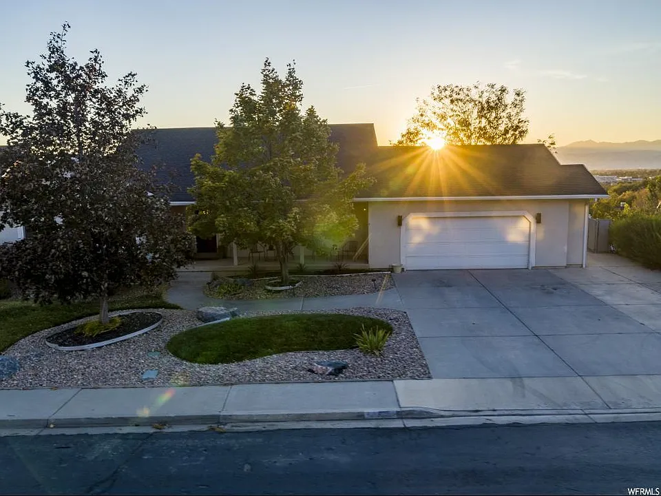 10167 N Cottonwood Dr