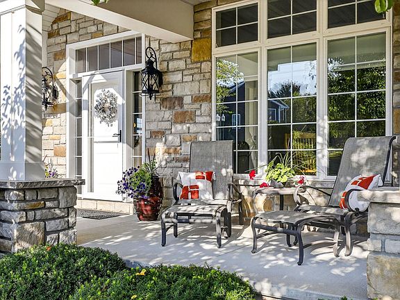5th image of 5667 N Summerland Dr