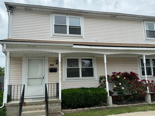 30 Greenwoode Ln, Pontiac, MI 48340