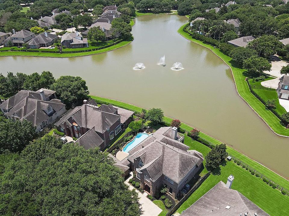 Can you imagine yourself viewing this lake every morning and every evening?