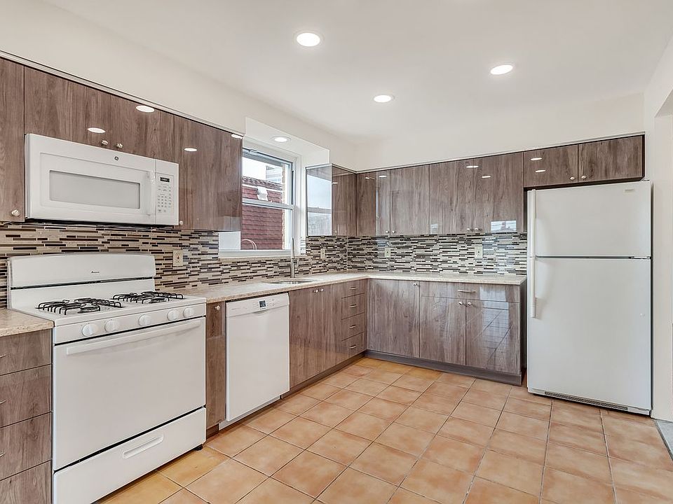 2nd image of 2714 E 19th St #3