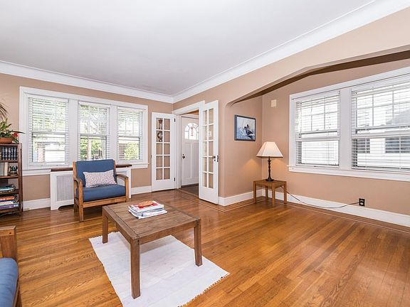 2nd image of 86 Marine St