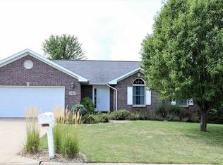 2317 Antler Ridge Dr, Dubuque, IA 52002