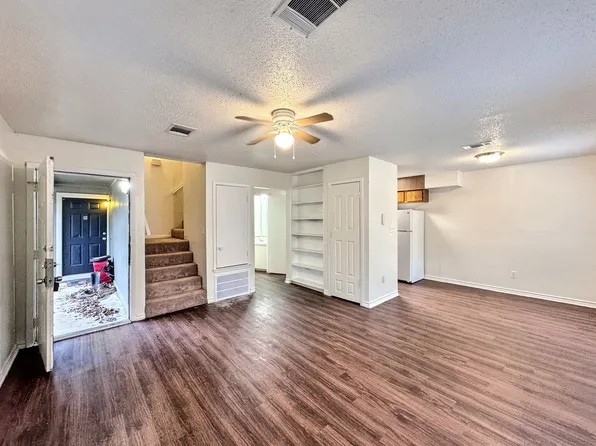 200 Concho St APT C, Lockhart, TX 78644