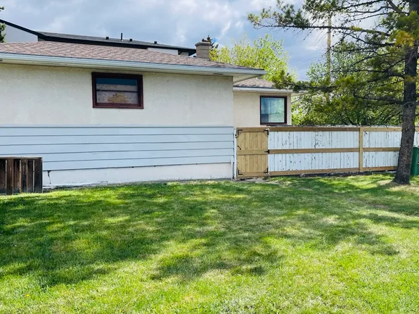 536 Northmount Dr NW #B, Calgary, AB T2K 3H9