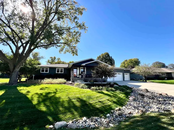 1906 Carmel Dr, Norfolk, NE 68701