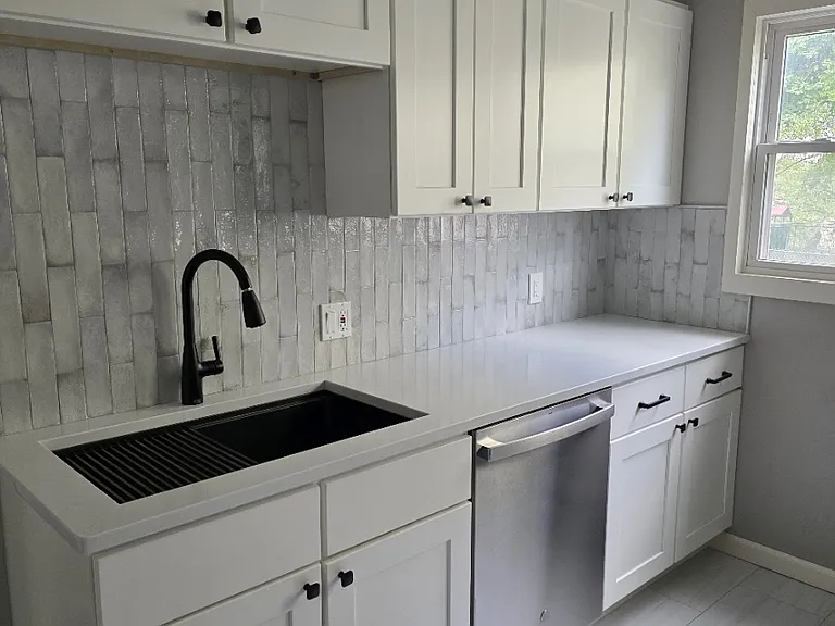 614 Schuyler St — Photo 9