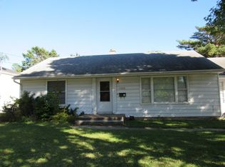 1120 Oakland Rd NE, Cedar Rapids, IA 52402