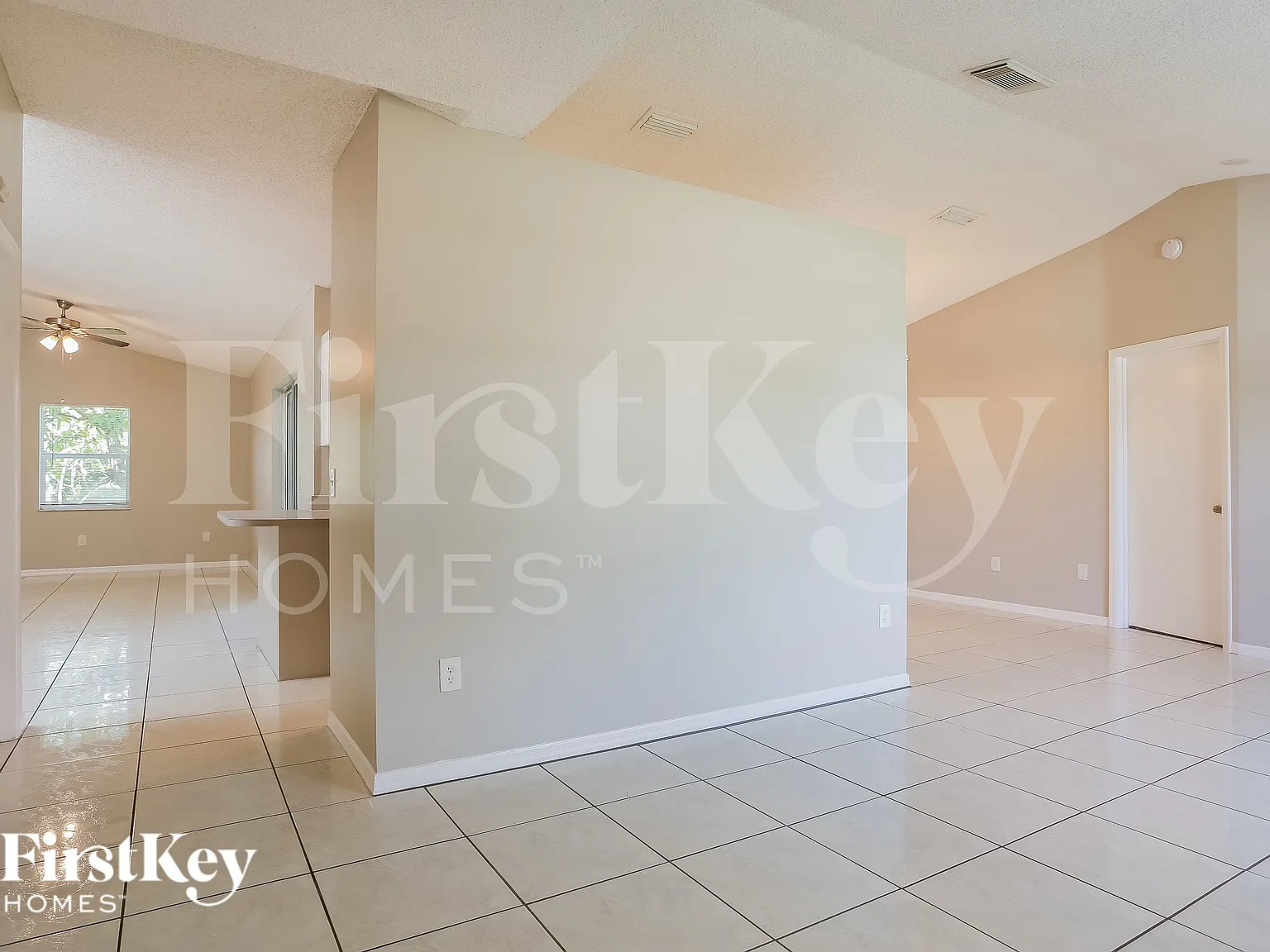 3 bed, 2.0 bath, 1483 sqft, $2,365 — Photo 3