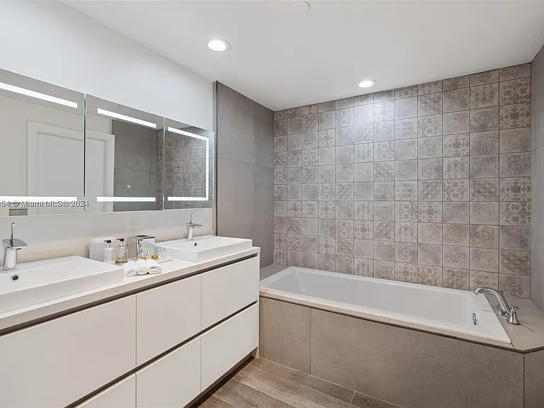 15122 Fisher Island Dr #15122 — Photo 21