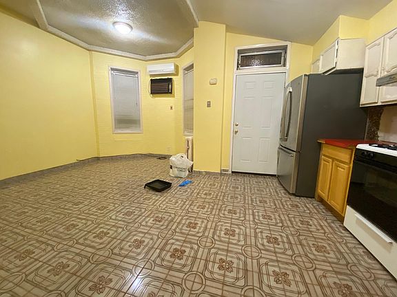 3rd image of 205 Bay 13th St #1F