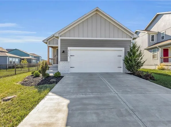 8773 SW Brickell Dr, Blue Springs, MO 64064