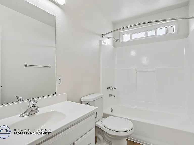 1458 Marine Ave — Photo 18