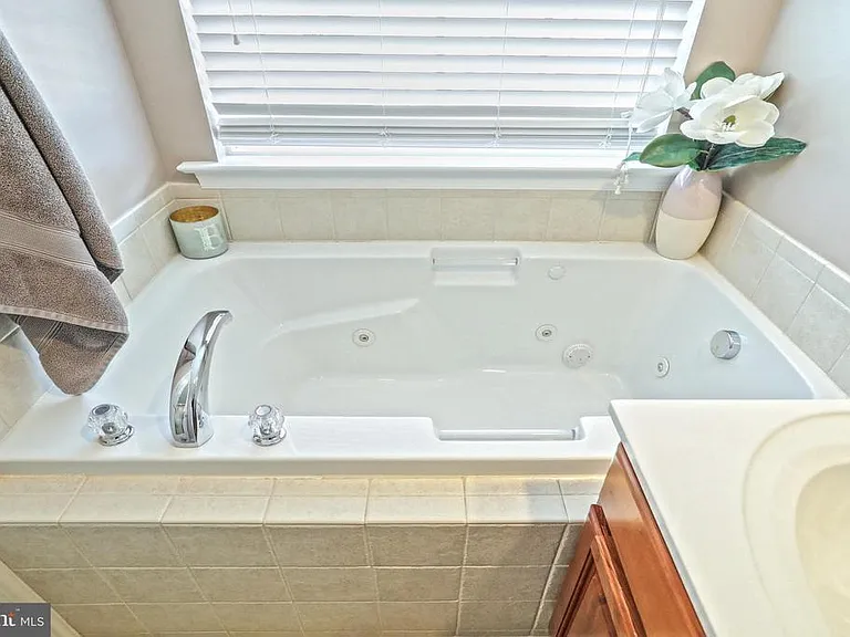 2723 Foxshire Dr — Photo 22