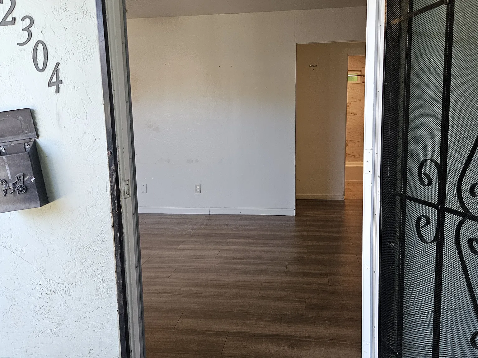 2 bed, 900 sqft, $1,800 — Photo 3