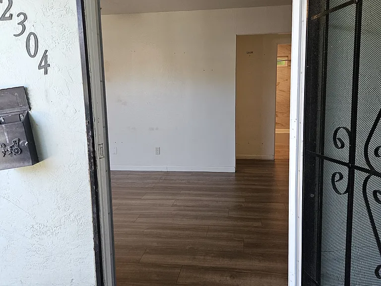 2304 Oxford Way #2304 — Photo 3