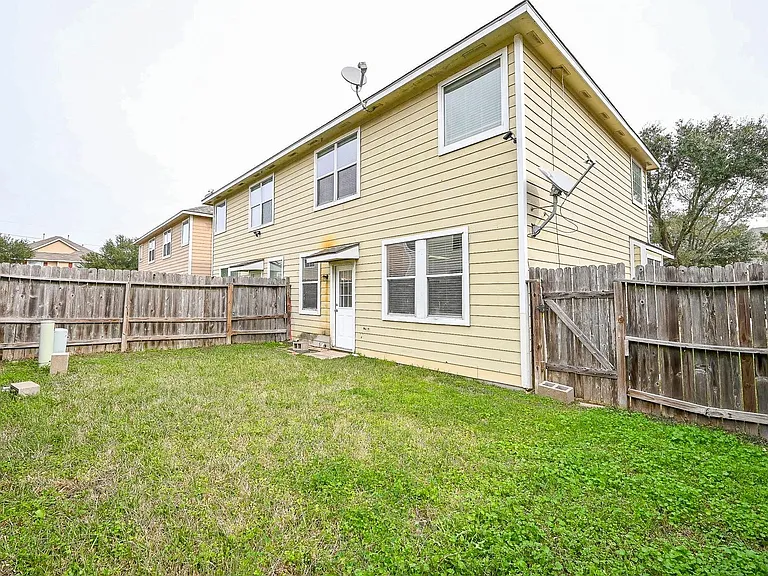 6127 Yorkglen Manor Ln — Photo 32