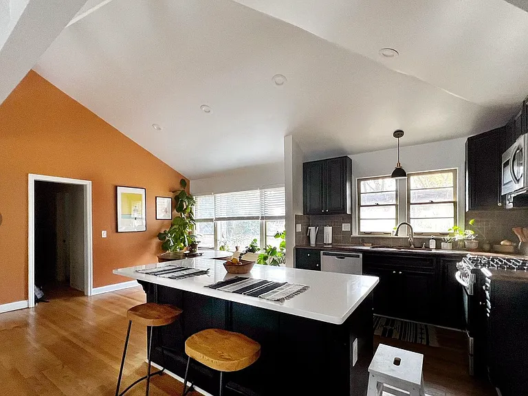 230 Chelsea Cir — Photo 5