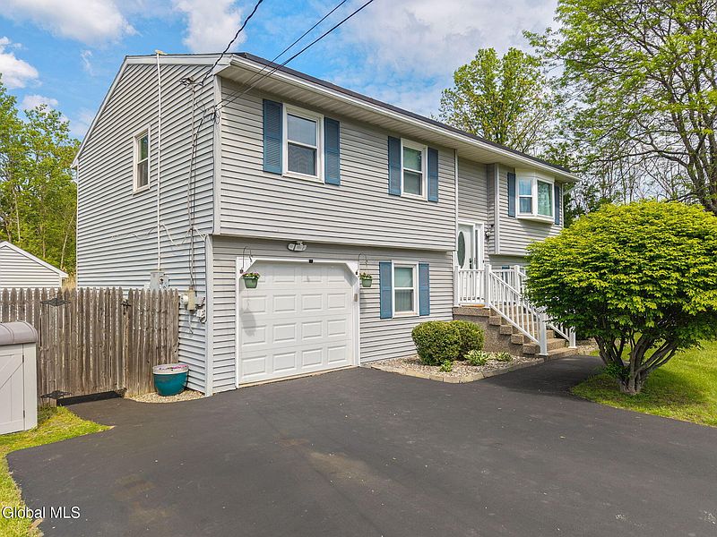 2nd image of 32 Scully Avenue