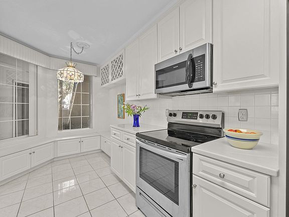 4th image of 1100 Royal Troon Ln