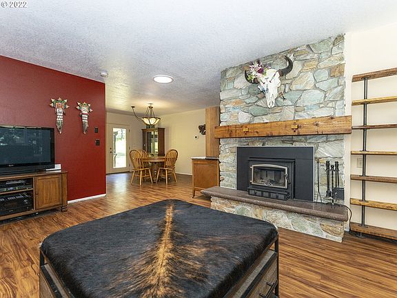 4th image of 23325 SW Casavant Dr