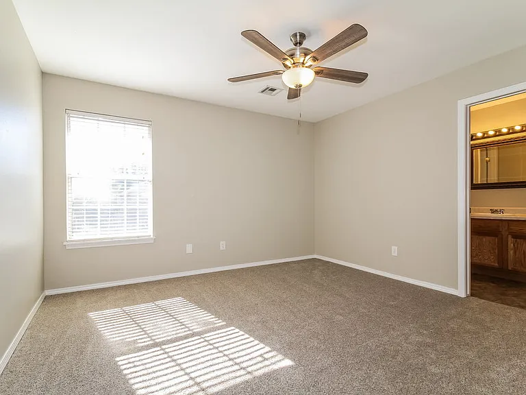 1016 NW 14th Pl — Photo 9