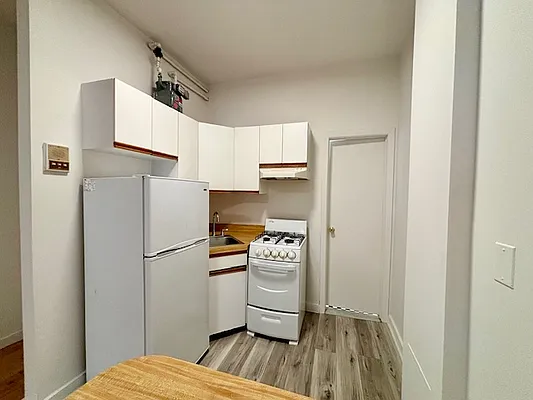 Rented by KNOCKKNOCK LLC | media 8