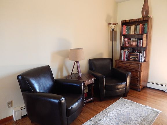 4th image of 2646 E Pleasant St