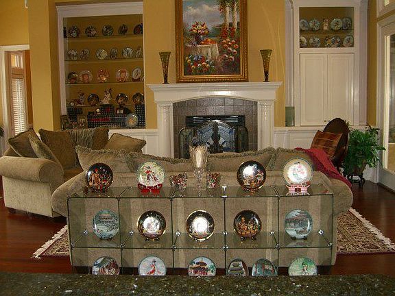 Large great room with 14' coffer ceiling