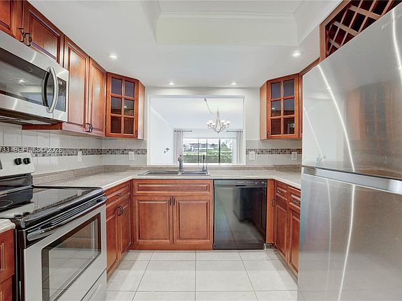 4th image of 1036 Us Highway 1 APT 116